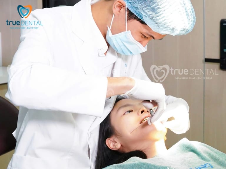 NIỀNG RĂNG MẮC CÀI KIM LOẠI LÀ GÌ? NHỮNG ĐIỀU BẠN CẦN BIẾT 1 Niềng răng - Chỉnh nha bằng mắc cài kim loại