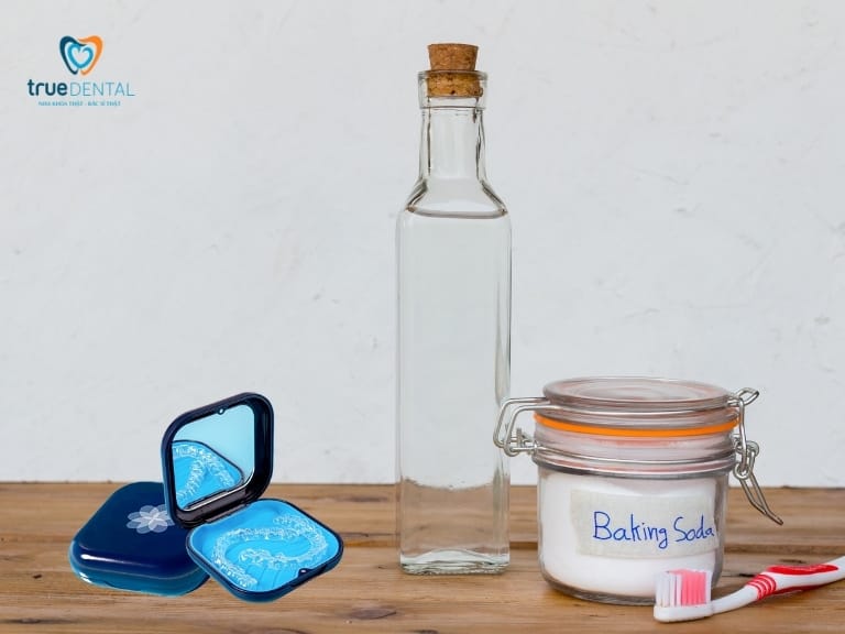 VỆ SINH KHAY NIỀNG TRONG SUỐT TRANSALIGN ĐÚNG CÁCH, BẠN ĐÃ BIẾT CHƯA? 4 vệ sinh máng niềng răng bằng Baking Soda