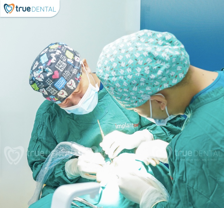 TÌM HIỂU VỀ CÔNG NGHỆ TRỒNG RĂNG IMPLANT KHÔNG ĐAU TẠI TRUE DENTAL 4 Công nghệ cấy ghép Implant không đau