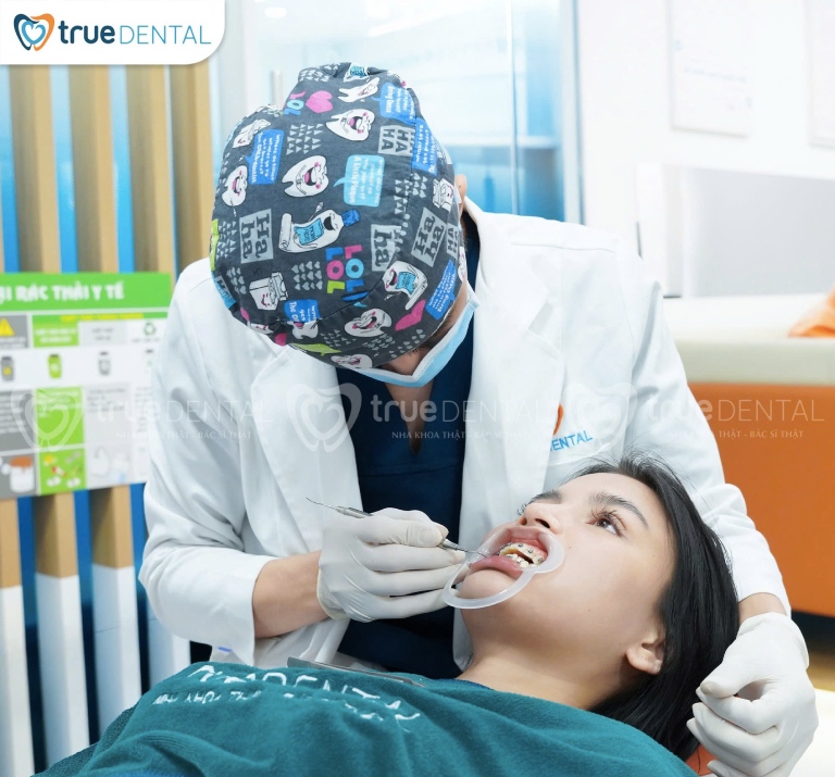 Gắn mắc cài: Vị trí, quy trình gắn chuẩn nhất 6 Quy trình gắn mắc cài tại True Dental