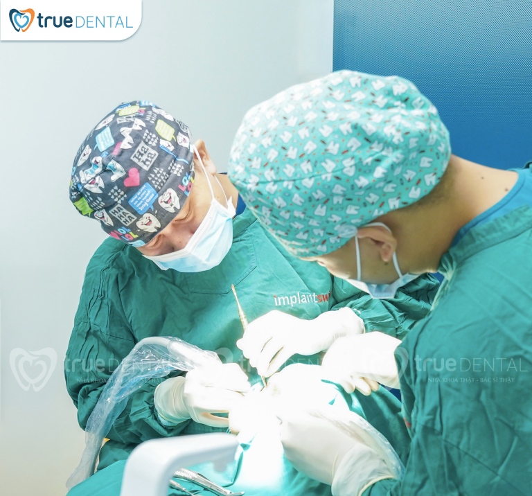 Trồng răng sứ có đau không? Bao lâu thì hết đau? 3 Quy trình cấy ghép implant và phục hình răng sứ lên trên
