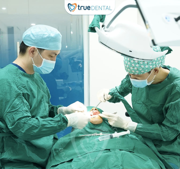 Có nên cấy ghép Implant sau khi nhổ răng? 5 Quy trình cắm Implant sau khi nhổ răng tại True Dental
