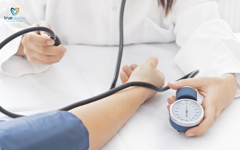 Cách chăm sóc implant sau phẫu thuật tại nhà