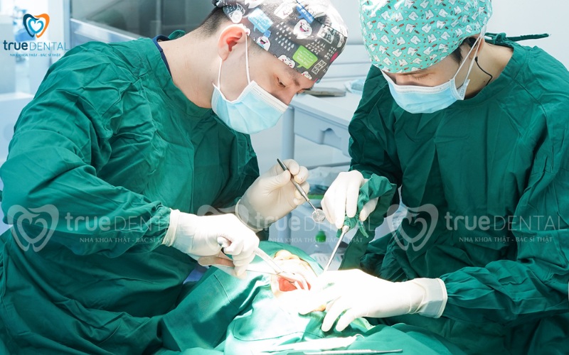 Cấy ghép implant cho người bị loãng xương: Giải pháp an toàn và hiệu quả 7 cấy ghép implant cho người bị loãng xương
