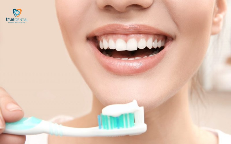 Bọc răng sứ có đau khi ăn không? Giải đáp và cách giảm ê buốt 3 Bọc răng sứ có đau khi ăn không