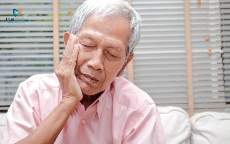 Cấy ghép implant có đau khi ăn nhai không? Giải đáp từ chuyên gia 9 cấy ghép implant có đau khi ăn nhai không