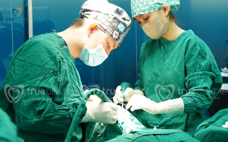 Cấy ghép implant có đau khi ăn nhai không? Giải đáp từ chuyên gia 2 cấy ghép implant có đau khi ăn nhai không