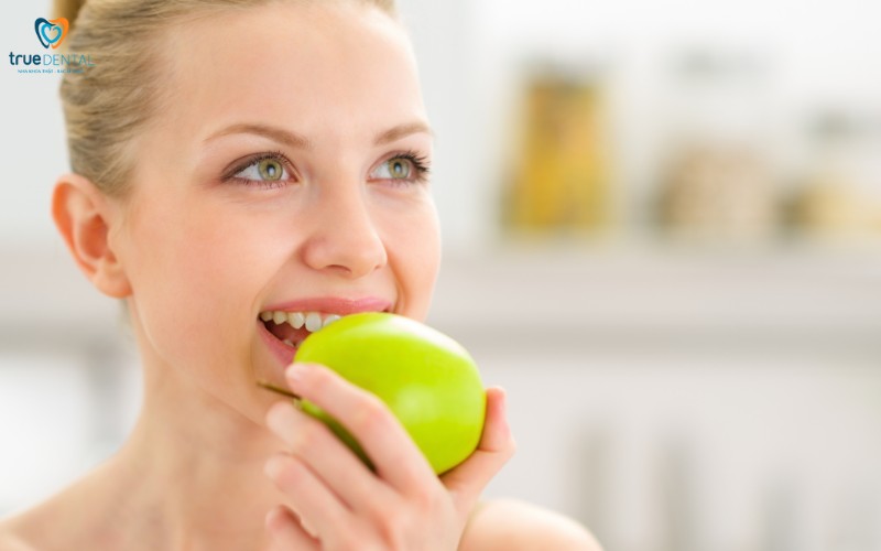 Chế độ ăn uống phòng ngừa hôi miệng: Thực phẩm nên chọn và tránh 8 chế độ ăn uống phòng ngừa hôi miệng