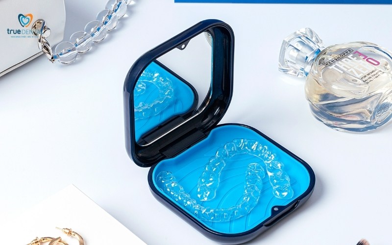 so sánh niềng răng Transalign và mắc cài