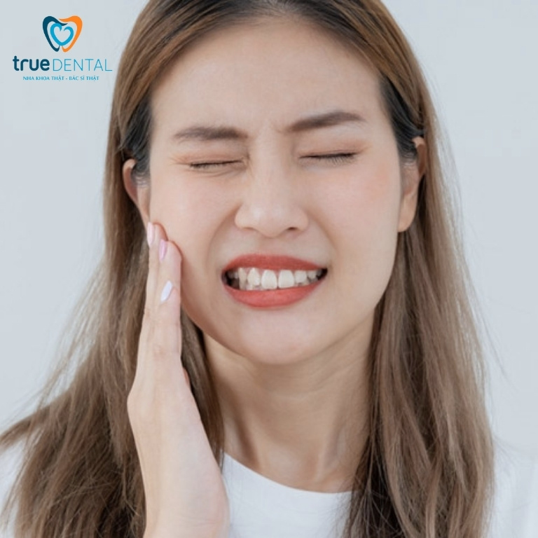 Dấu hiệu bất thường sau cấy ghép implant cần gặp bác sĩ ngay
