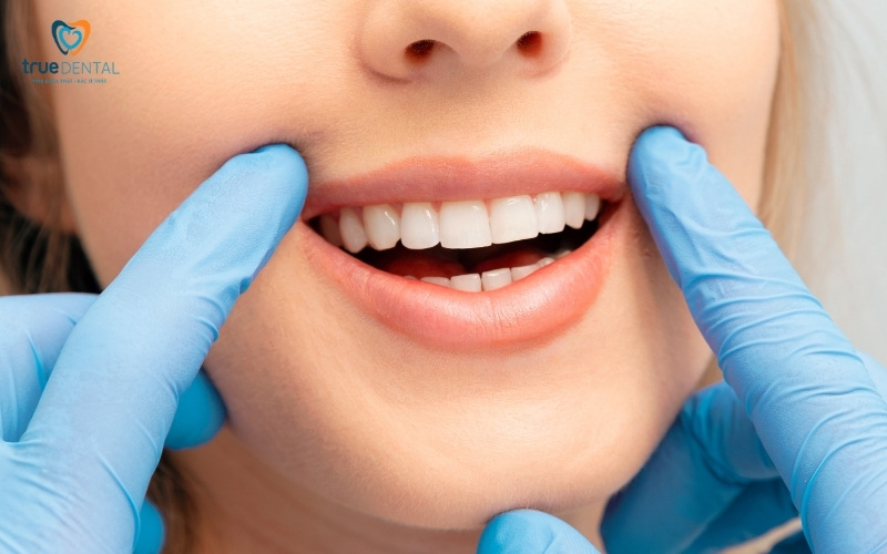 Số liệu lâm sàng và nghiên cứu về tẩy trắng răng an toàn cho tuổi học sinh