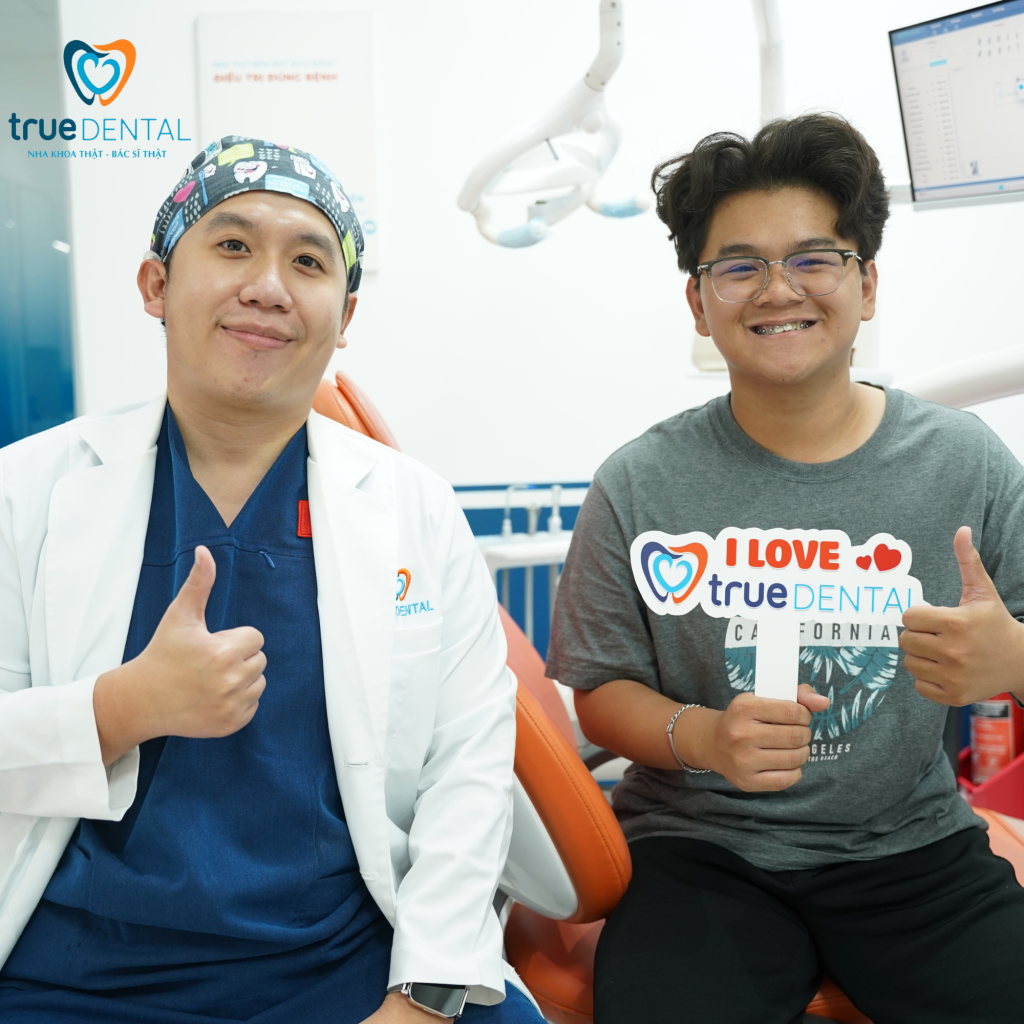 Từ răng hô nặng đến nụ cười cân đối sau 20 tháng