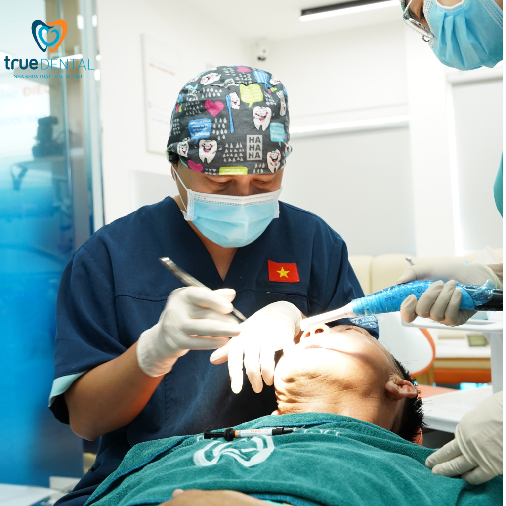 Sưng nướu có nguy hiểm không và khi nào cần đi khám gấp? 1 Bác sĩ Đỗ Thái Vĩnh Lai giải đáp sưng nướu có nguy hiểm không
