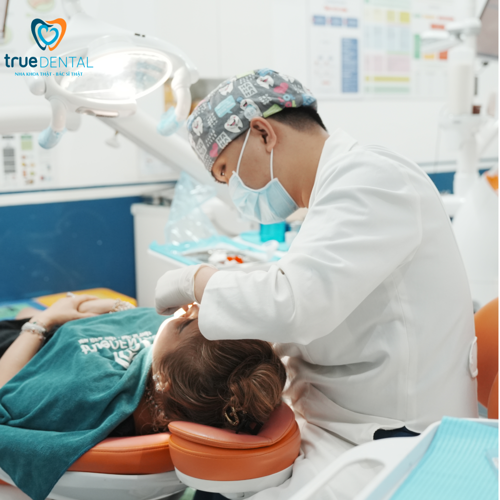 Khớp cắn đối đầu có cần điều trị không và khi nào nên lo? 1 Bác sĩ Đỗ Thái Vĩnh Lai trả lời khớp cắn đối đầu có cần điều trị không